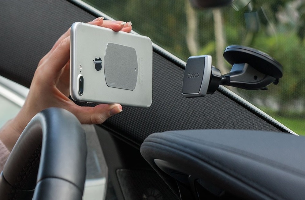 Как выбрать магнитный держатель для смартфона в автомобиль