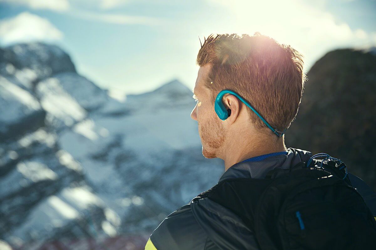 Плеер в форме наушников Sony — нестандартное решение для любителей музыки. В отзывах чаще всего упоминается хороший звук