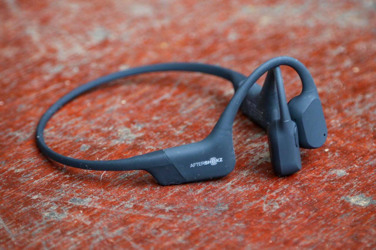 Необычные Aftershokz Aeropex вошли в наш обзор наушников как альтернатива для тех, у кого чувствительные уши