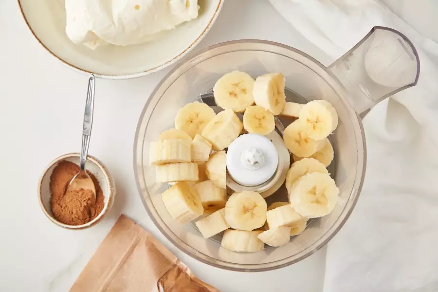 Банановое мороженое (десерт из блендера)