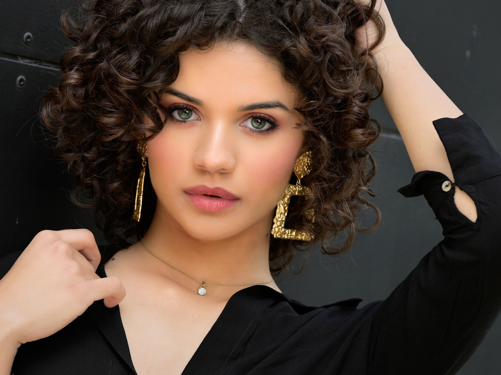 Выбираем плойку для волос среди самых популярных в 2025 году