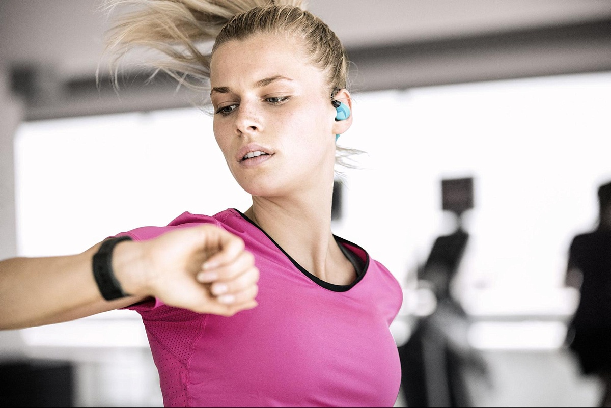 Рейтинг лучших фитнес-браслетов и часов для занятий спортом