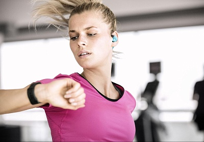 Рейтинг лучших фитнес-браслетов и часов для занятий спортом