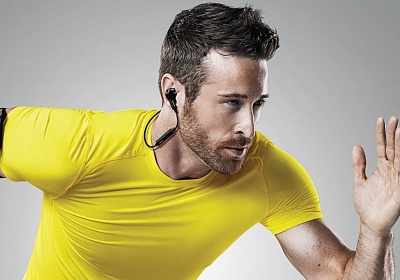 Топ-7 беспроводных наушников для бега и спорта в 2025 году