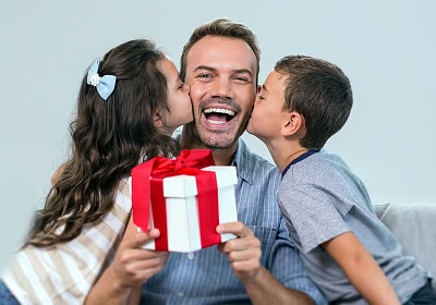 Что подарить папе на день рождения от сына или дочери — ТОП идеальных подарков