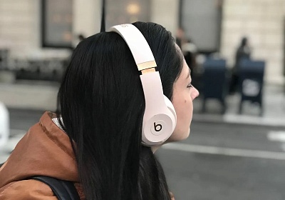 Лучшие накладные наушники на каждый день — ТОП модели в 2025 году